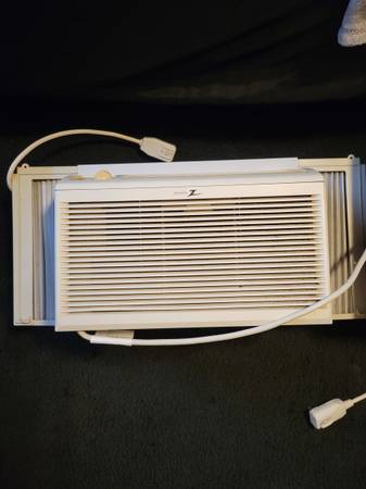 AIR CONDITIONER ZENITH 5,000 BTU IN GOOD COND. WILL DELIVER! 1