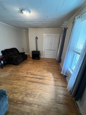 $1,350 / 1br - 750ft2 - Amplio 1BR/2RM en el lado oeste en una excelente zona, 2º piso, conexiones para lavadora/secadora, estacionamiento (West Manchester)63656178462723121