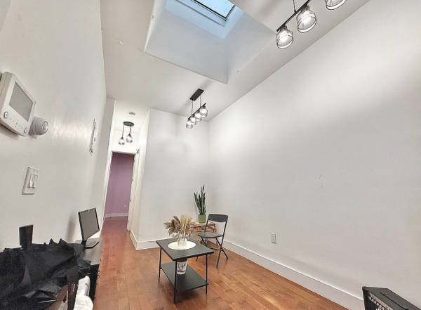 $3,999 / 3br - ¡Impresionante 3 habitaciones/3 baños + L/A en unidad en North Bushwick! (Bushwick)63698513163779121