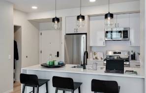 $3,900 / 2br - Sexy 2 Bedroom 2 Bath in the Downtown Loop - Walkers Paradise! (The Loop)63781678285699121