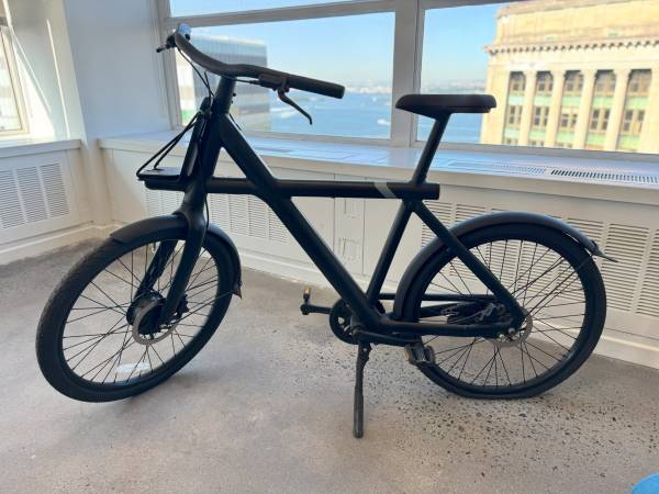 VanMoof X3 (E6 and E19) with (2) VanMoof chargers and extra rear wheel 1