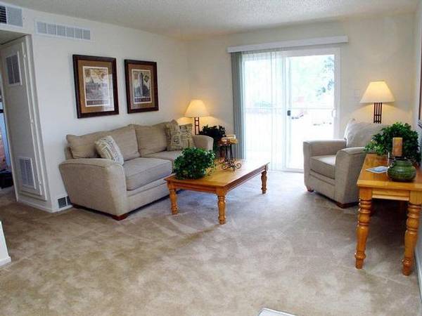 $1,445 / 2br - 880ft2 - Heated pool with sundeck, Tennis court (Lakewood)63973505549058120