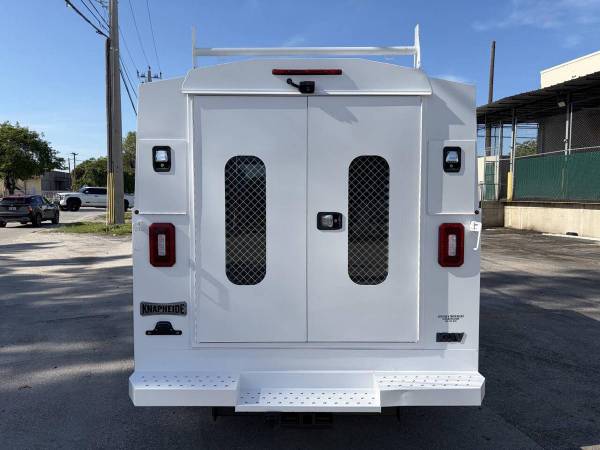 2019 Ford E-350 - Photo 13