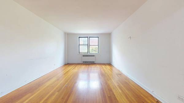 $379,000 / 2br - FIRESALE OPPORTUNITY! XLG MODERN 2BR CO-OP IN FOREST HILLS NEAR SUBWAY (Forest Hills)63854481770115123