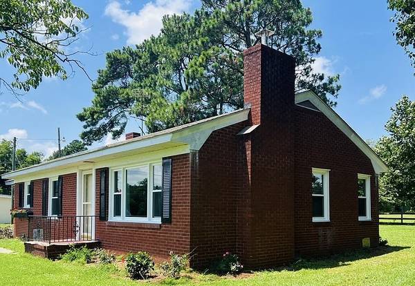 $571 / 2br - 1133ft2 - NEWLY REMODEL HOUSE FOR RENT (Fountain)63897185361026121