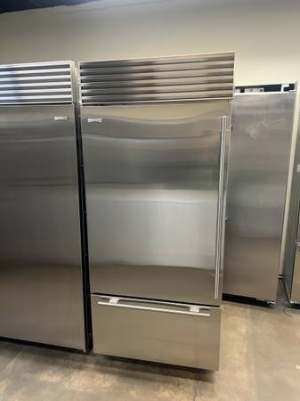SUB ZERO 36”WIDE BUILT IN BOTTOM FREEZER 1