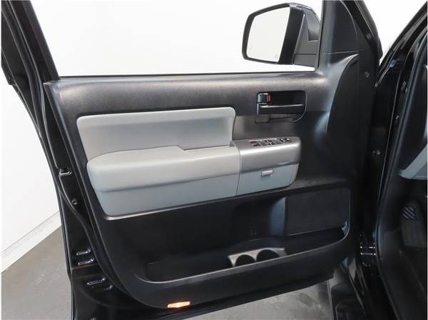 2019 Toyota Sequoia 4x4 4WD SR5 SUV - $46,999 (Escondido Auto Super Center)63476372625665124