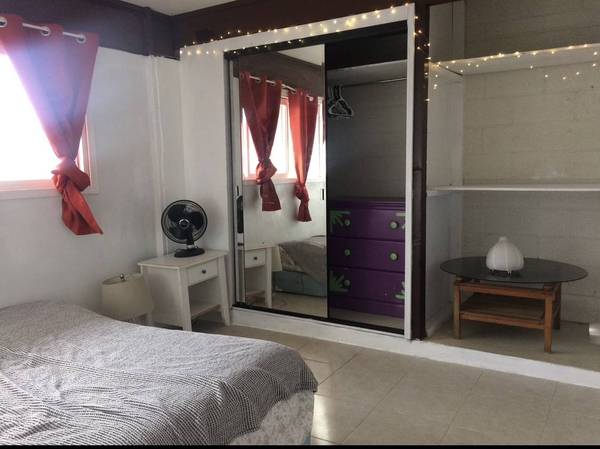 $885 / 1br - Private rooms available on Waialae Iki (Waialae Iki)63686709715203124