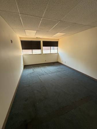 $242 / 120ft2 - Various Sized Offices Available - Signage Available on Brooklyn Blvd!63868700381443123