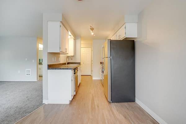 $1,425 / 1br - 643ft2 - Ring In The New Year w/ One Month FREE At The Township! (Canby)63956926852610120