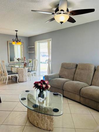 $320,000 / 2br - 900ft2 - Updated Two Bedroom House in Deerfield Beach (Deerfield Beach)64001845050497122