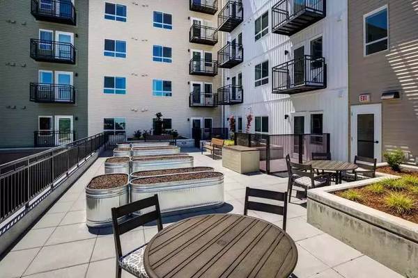 $2,121 / 2br - 715ft2 - Come Home to Comfort: Where Every Corner Invites and Delights! (Seatac)63910062770946123