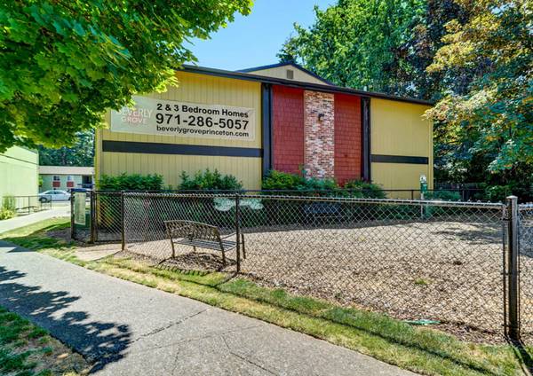 $1,495 / 2br - Northeast Wonderful 2 Bed Apt + Milgard Windows, Plank Wood Flooring (Halsey & I-84)63914740658434122