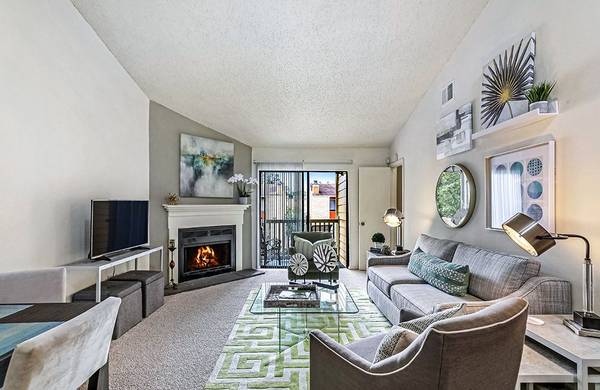 $1,450 / 2br - 1075ft2 - 🍂Welcome to Sawmill Creek🍂 (River Ridge)63903651196034122
