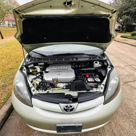 2009 Toyota Sienna título limpio - $5300 (Houston Tx)63622151207937124