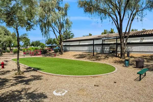 $2,040 / 3br - 1232ft2 - Esté en el centro de todo: 3 habitaciones, 2 baños, 1232 pies cuadrados (Chandler - Downtown Chandler)63623945022595122