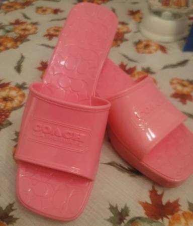 COACH Scarlett Rubber Sandal

 1
