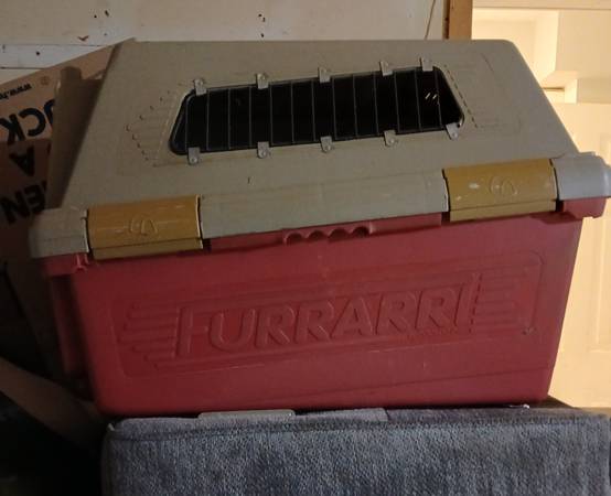 FURRARI DOG CARRIER 1