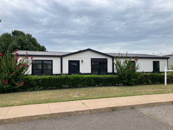 $149,900 / 1500ft2 - HIGH-END CLEARANCE SALE HOME! TAPE & TEXTURE SHEETROCK! SPA BATH! (Statewide Delivery)64179403347713124
