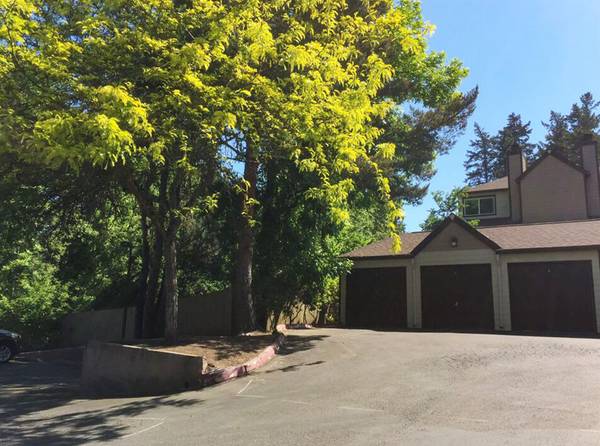 $1,750 / 2br - 50% OFF 1 MTH + Seasonal Pool, Jacuzzi, Spacious Closets, Fireplace (Beaverton)63870108830209121