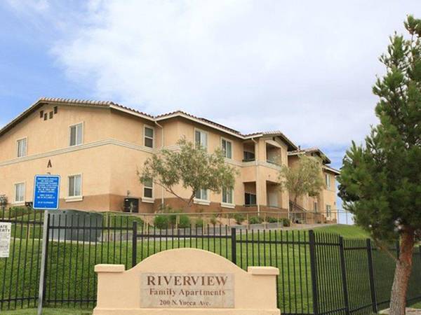 $1,186 / 3br - 1058ft2 - Conveniently Located, Two, Three & Four Bedroom Floor Plans (92311)64028082435843121