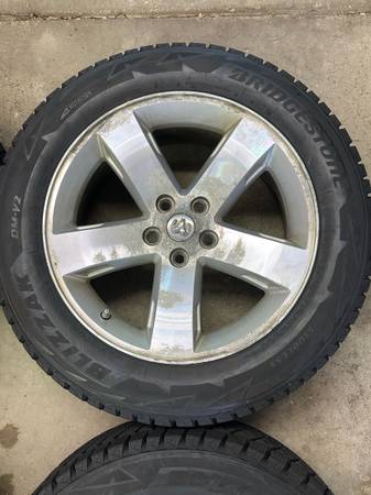 Ruedas Dodge de 18" con neumáticos - $300 (Chicago)63471434225409123