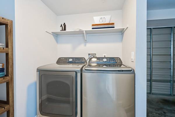 $2,799 / 2br - 1049ft2 - 2BR Townhome with Washer/Dryer Included- Tour today ! (18005 W. Anne's Circle, Los Angeles, CA)63857733517827124