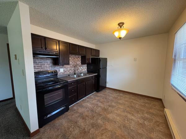 $925 / 2 habitaciones - 650 pies² - 3207 Eldorado Blvd. #1 - Disponible AHORA (Eau Claire, WI)63845958252545120