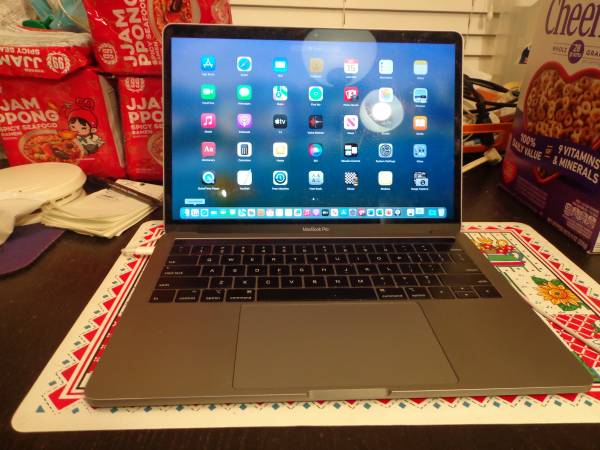 Apple MacBook Pro A2159-13.3"-1.4ghzI5,256gb,8gb,Webcam,Wireless,-2019 - $400 (concord / pleasant hill / martinez)63471133515011121