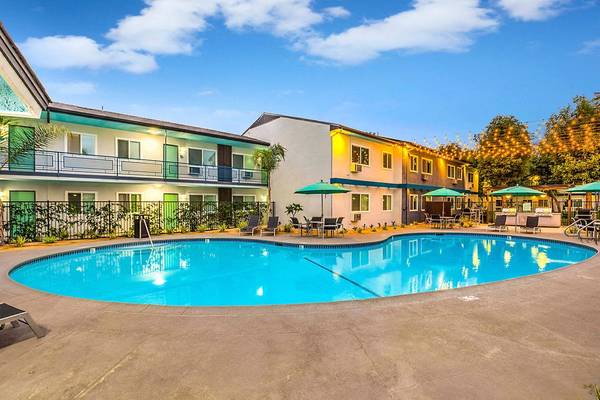 $1,725 / 395ft2 - Plank Flooring, Lush resort style landscaping, Carpeting63700939619331122