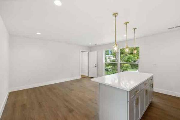 $1500.00 / 1br - Brand new!! 1 bedroom suite above garage!!63680301525251122
