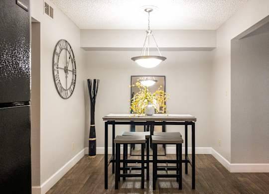 $1,230 / 2br - 978ft2 - ¡UN MES GRATIS! (Unidades seleccionadas) Debe mudarse antes del 08/29/2025 (14230 North 19th Avenue, Phoenix, AZ)63623896746755122