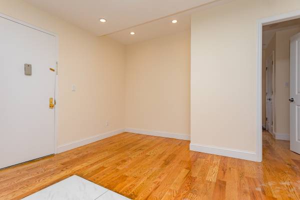 $2,612 / 1br - Old School Prime Crown Heights 1BR with In-Unit Laundry (Crown Heights)63661238775555123