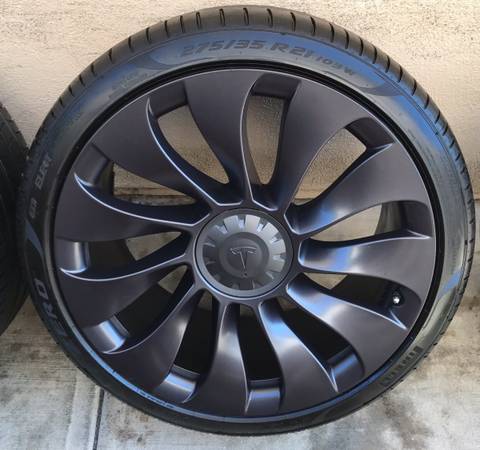Tesla Model Y Uberturbine 21” Pirelli PZero EV tires 1