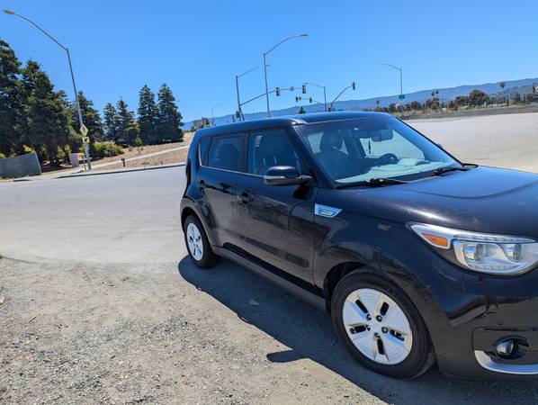 KIA Soul EV+ 2016 negro - autonomía de 100 millas, 51K millas, batería de vehículo eléctrico de 3 años - $12,000 (redwood city)63617811150723121