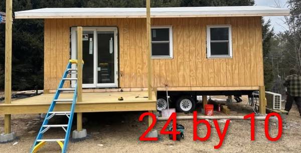 Tiny home with deck 1