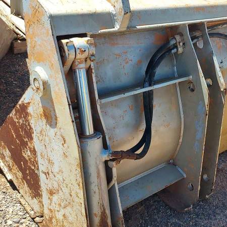 Slightly Used Clam Shell Equipment Bucket 1