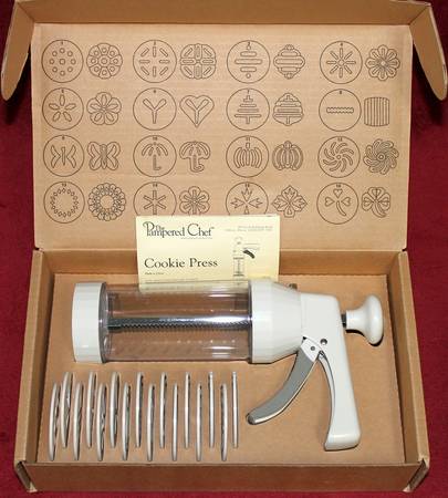Pampered Chef Cookie Press 1525 with 16 Discs Retired Complete New in 1
