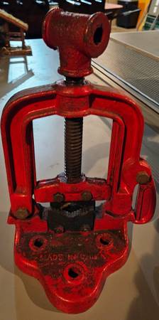 Bench yoke pipe vise 1