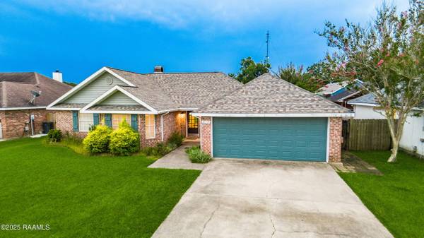 $2,000 / 3br - 1653ft2 - For Rent: Charming & Move-In Ready (Broussard)63857516301313120