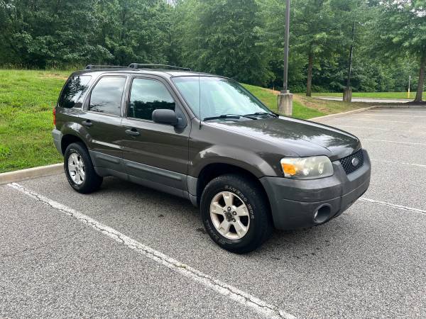 2007 Ford Escape XLT - $2,40063616178943363123