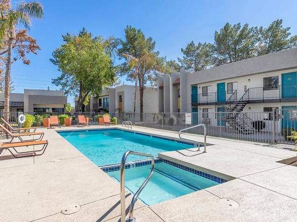 $1,395 / 2br - 868ft2 - Refrigerator with freezer, Garbage disposal, 2 Laundry Facilities64024999863427123