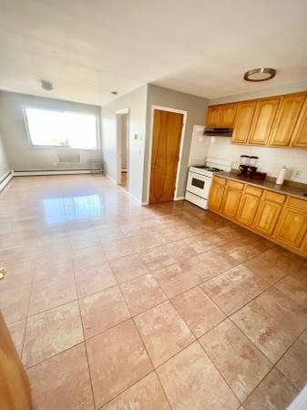 $1,800 / 1br - Marble Floors,Very Good Condition,Near Kissena Park,Pet OHablo Español (Flushing)63854193618433120