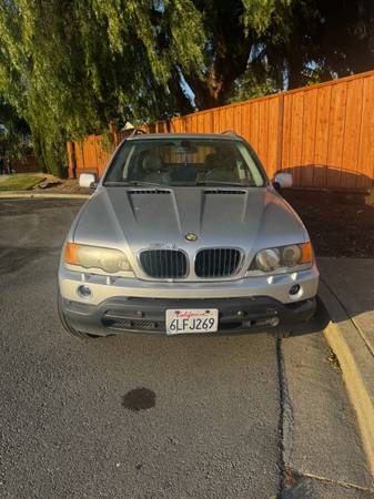 BMW X5 3.0 plateado del 2002 - $3.900 (Fremont / Union City / Newark)63470227760387121