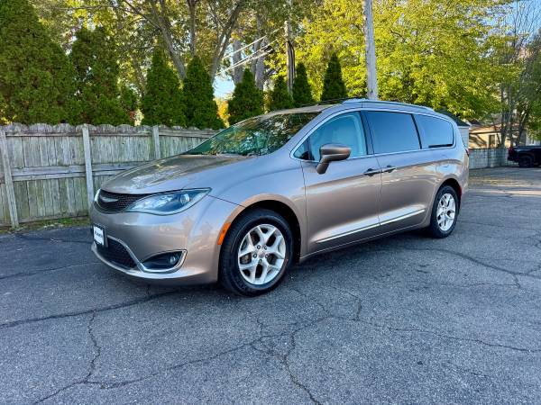 2017 Chrysler Pacifica Touring L plus 1