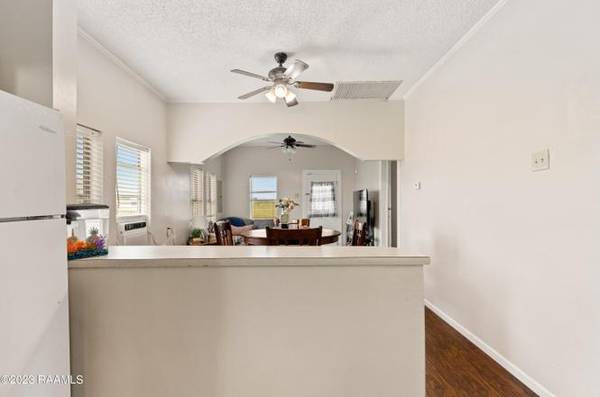 $1,200 / 1br - 750ft2 - Cajun cutie con 1 dormitorio, 1 baño en un gran terreno campestre ubicado (Breaux Bridge)63857515085443121