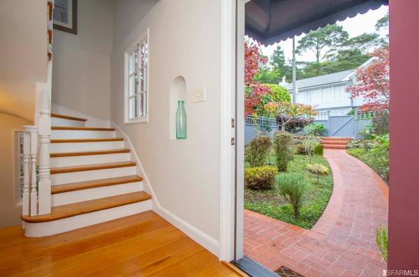 $150 / 3br - 2449ft2 - private gated courtyard entrance on great block (San Francisco, CA)64011483998083121