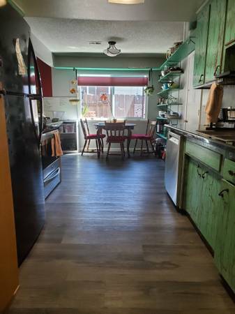$800 / 4br - 100ft2 - Room in Quiet Household (santa rosa)63622958392707124