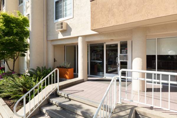 $2,831 / 2br - 923ft2 - Resident Lounge, Flexible lease terms, Fireplace (hayward / castro valley)63657895990915124