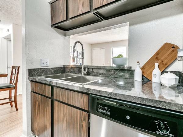 $750 / 1br - 700ft2 - Clubhouse, Online Payments Available, Fitness Center (8114 W. Britton Rd., Oklahoma City, OK)63670484230913124